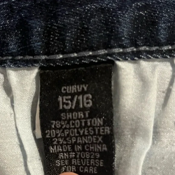 Rue21 Women's Dark Denim Frayed Shorts 15/16 Curvy - Picture 5 of 5